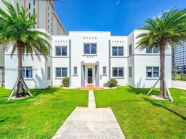 Building Photo - 809 S Ocean Dr