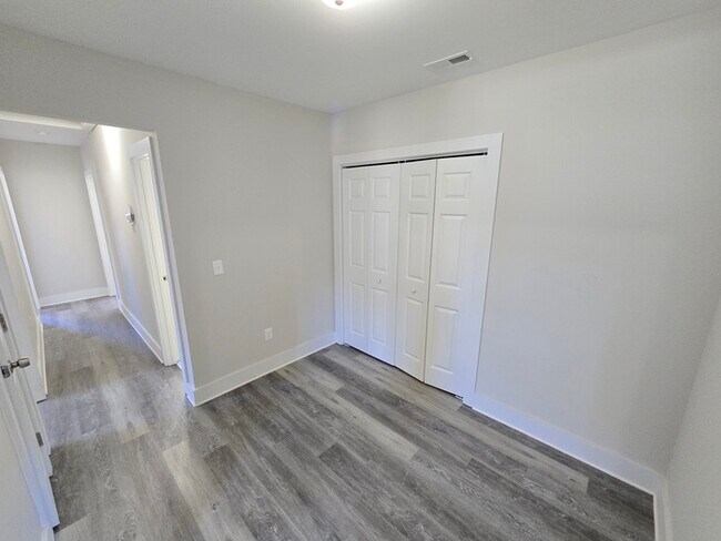 Building Photo - 9447 Peachtree St