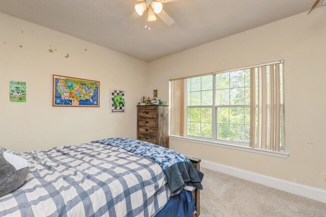 Building Photo - Spacious 3BR home with gorgeous finishes!!...