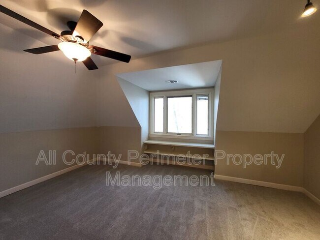 Building Photo - 2438 Kings Arms Dr