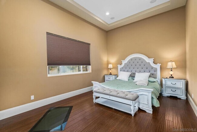 Building Photo - 208 Alicia Way
