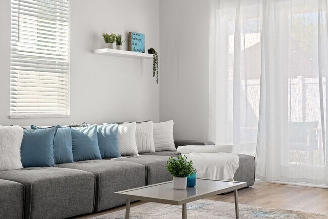 Building Photo - Gorgeous New Constriction House in Tampa