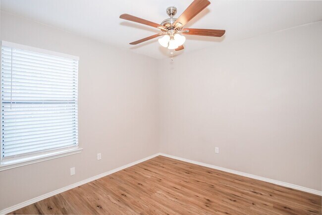 Building Photo - 2607 Mountainview Dr