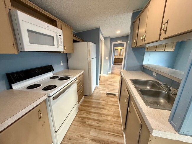 Building Photo - 156 Kinney Rd