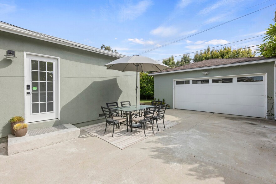 Building Photo - 1772 S Orange Grove Ave