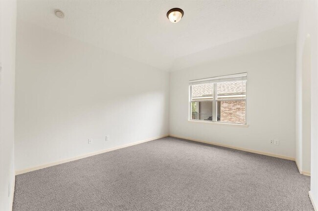 Building Photo - 3 N Beech Springs Cir