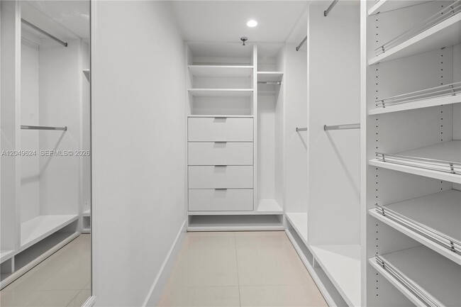 Building Photo - 2457 Collins Ave