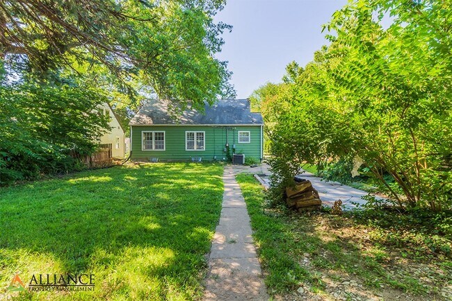 Building Photo - 1016 Bertrand St