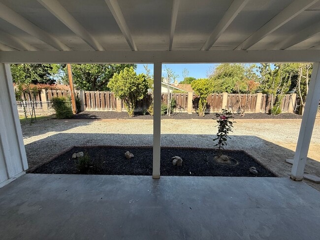 Building Photo - Charming 2-Bedroom, 2-Bathroom Home in 55 ...