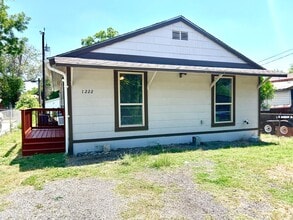 Building Photo - *COMING SOON*  2 Bedroom / 1 Bath Duplex Near Lackland AFB!