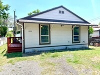 Building Photo - 2 Bedroom / 1 Bath Duplex Near Lackland AFB!