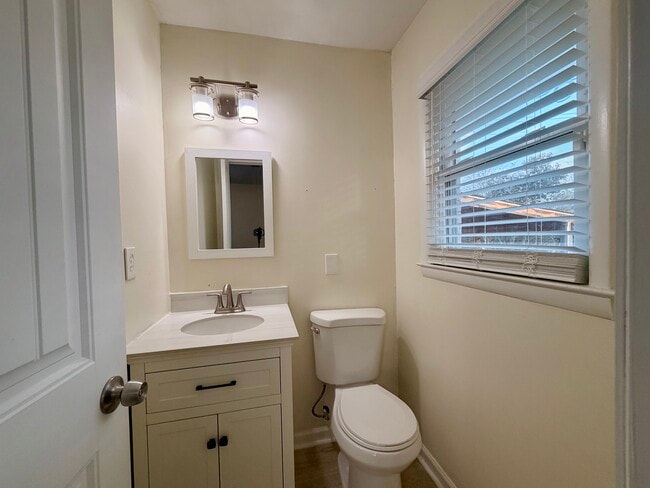 Building Photo - 101 Holly Rd