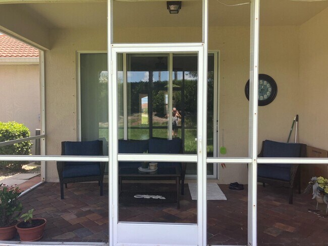 Building Photo - 1041 Normandie Way