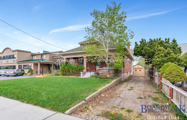 Building Photo - Charming Tooele Rambler with HUGE backyard!