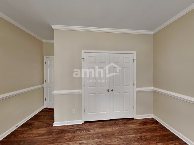 Building Photo - 1905 Ascot Terrace NW