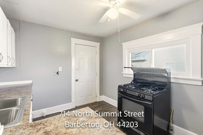 Building Photo - Three bedroom two bathroom home for rent