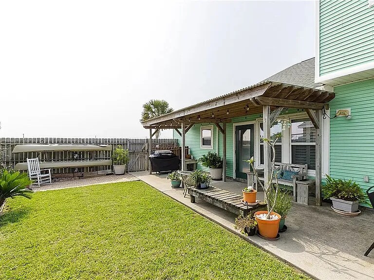 Building Photo - 15637 Palmira Ave