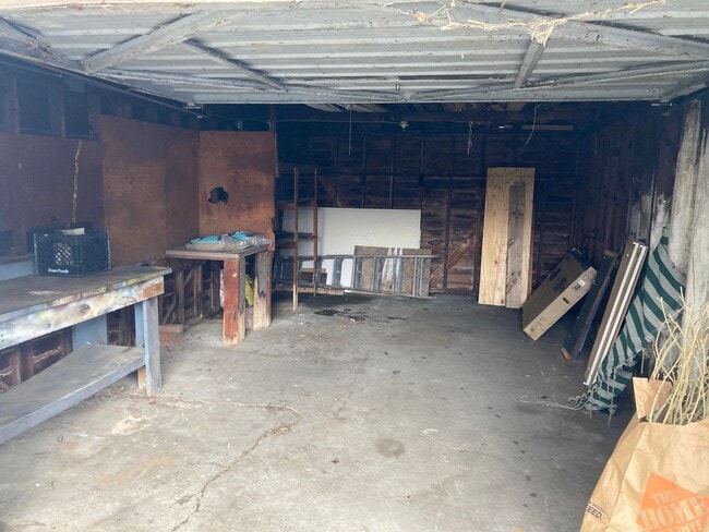 Building Photo - A Great 3 Bedroom Ranch with Nice Basement, Garage and Backyard Sec. 8 OK