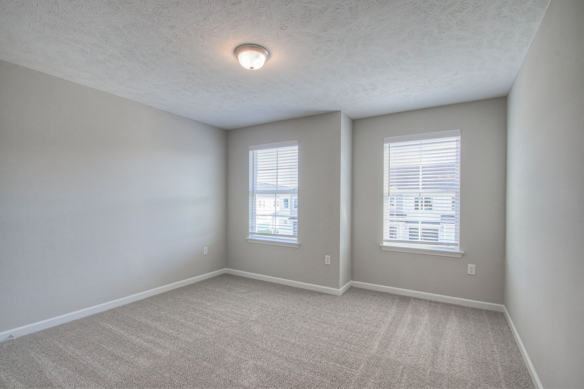 Building Photo - 4340 Doral Dr