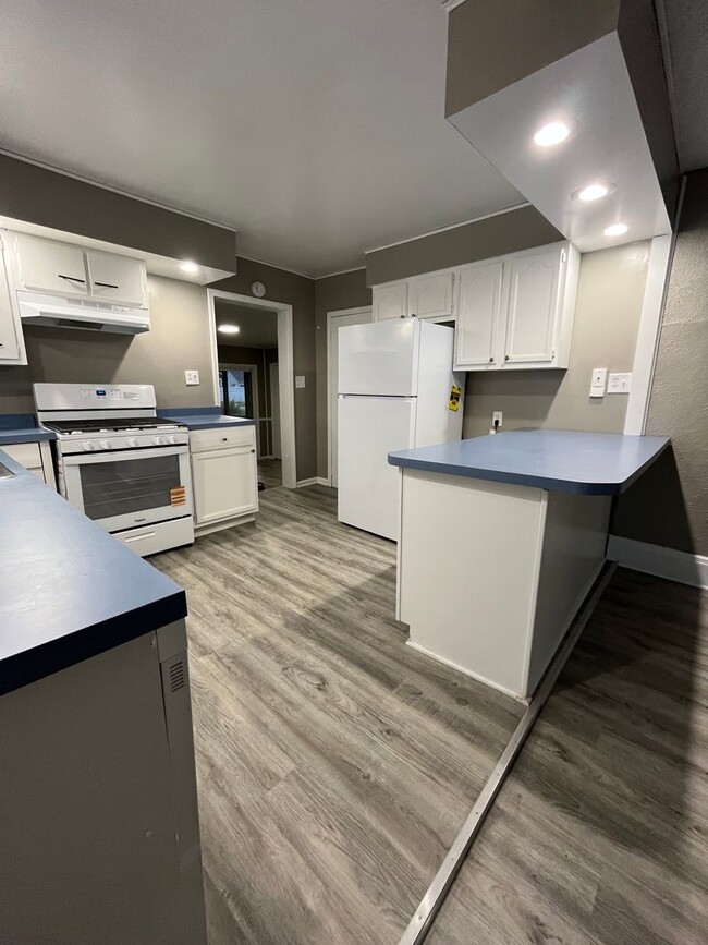 Building Photo - 3 bedroom 1 bath