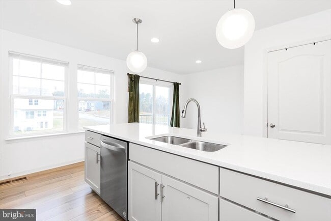 Building Photo - 18 Needle Ct