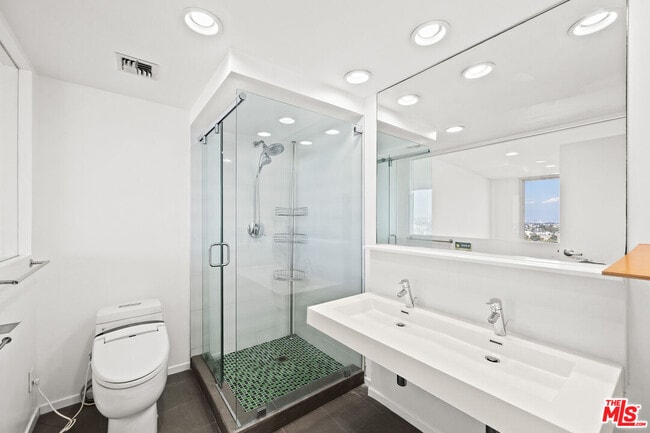 Building Photo - 4316 Marina City Dr