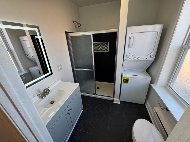 Building Photo - 1527 Tasker St