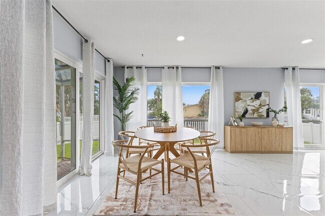 Building Photo - 4000 14th Way NE