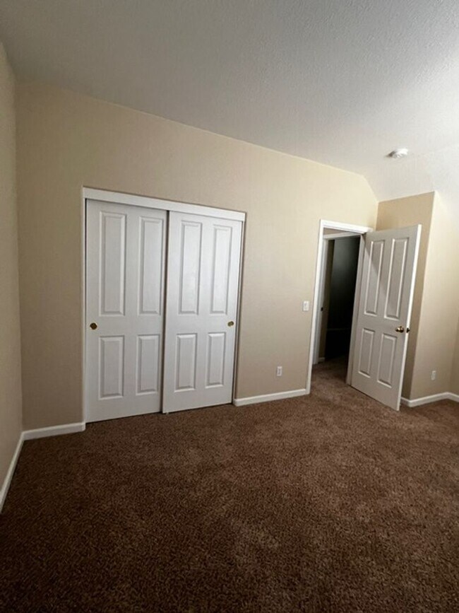 Building Photo - Desired Two Story 3 Bedroom 2.5 Bath Petal...