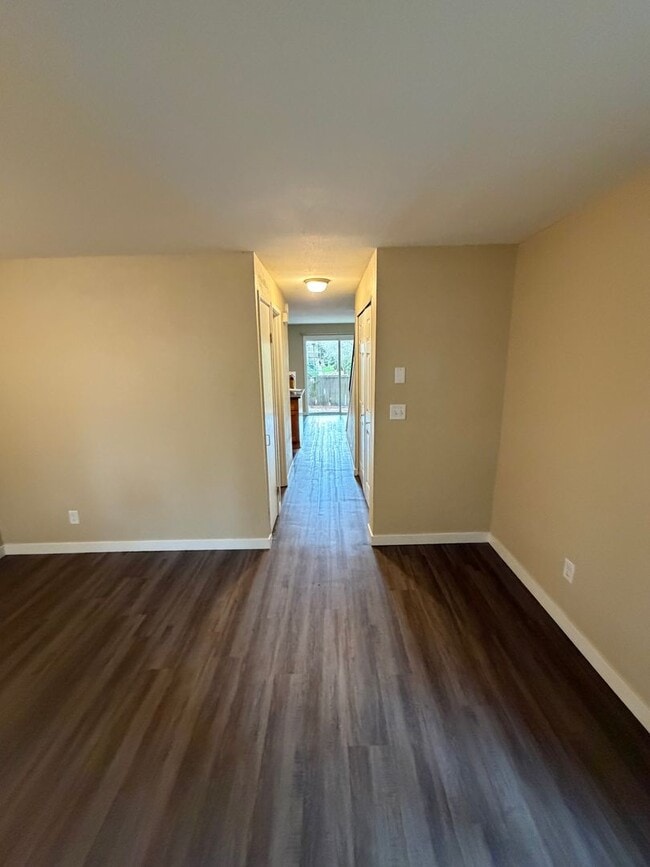 Building Photo - Sunnyside Duplex