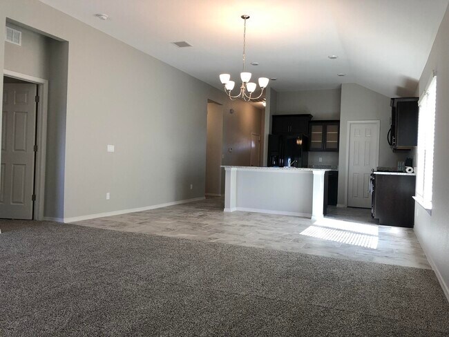 Building Photo - 825 Whitebrush Dr