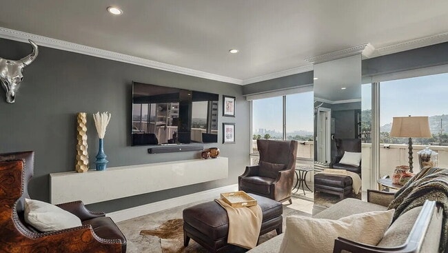 Building Photo - "Chic 1-Bedroom Retreat on Iconic Hollywood Blvd – The Perfect Urban Oasis!"