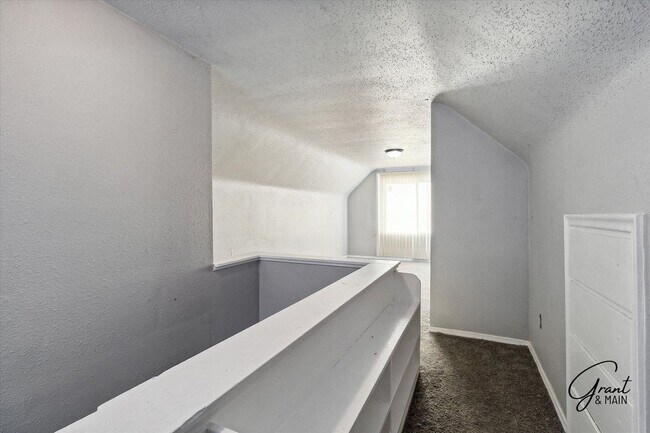 Building Photo - 3 bedroom bungalow - $1325