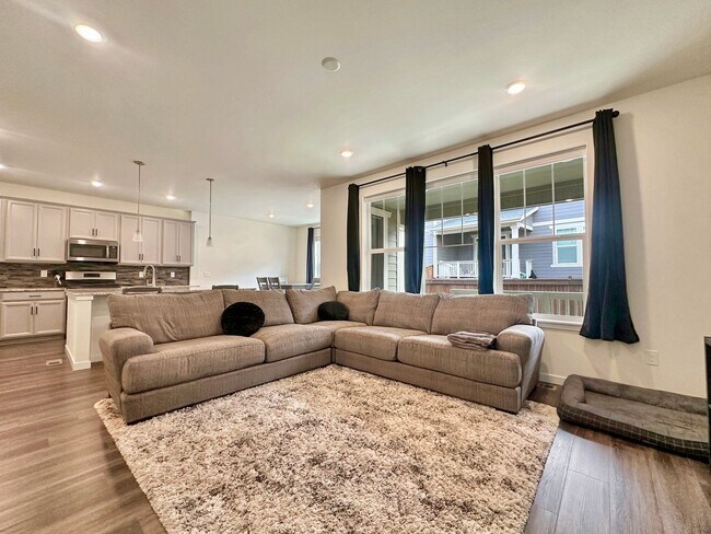 Building Photo - For Rent | $3,000/Month | 3 Bed | 3 Bath | Buffalo Highlands Townhome