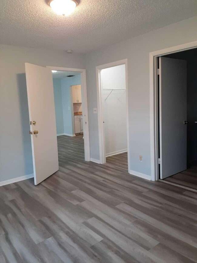 Building Photo - 4648 Summit Blvd