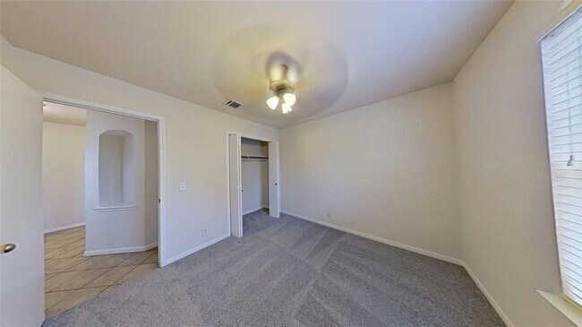 Building Photo - 903 Lantana Dr