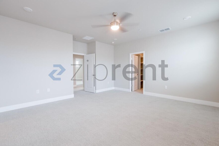 Building Photo - 905 Mirage Ln