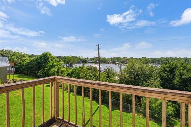 Building Photo - 337 Riverbend Dr