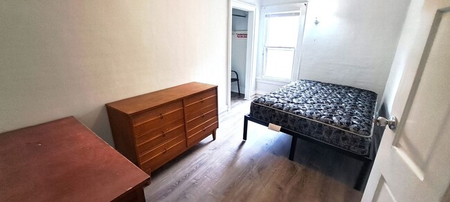 Building Photo - 112 Hudson St