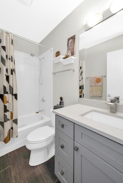 Building Photo - 550 W Fulton St