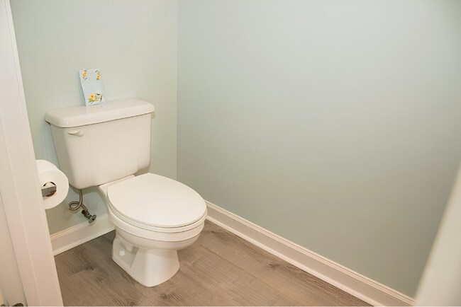 Building Photo - $250 Off First Month's Rent!!