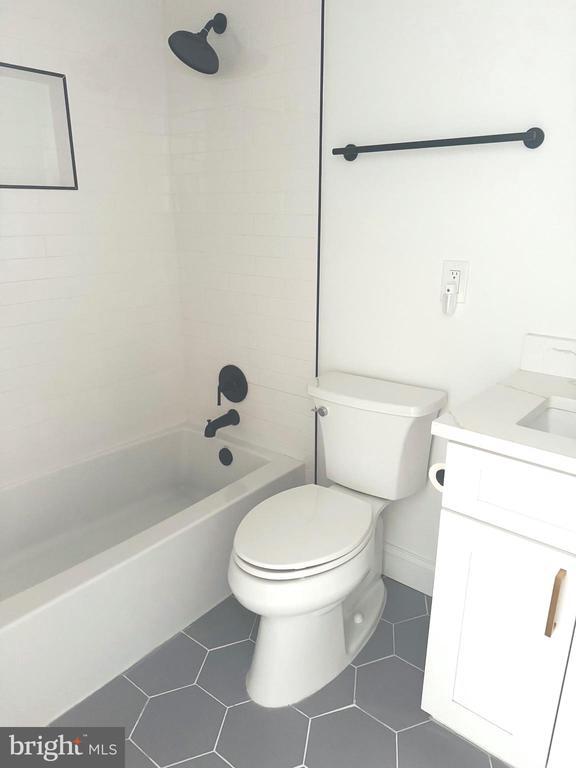 Building Photo - 14332 Belleville Ave