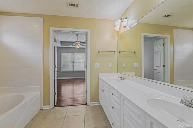 Building Photo - 8990 Stoneridge Pl