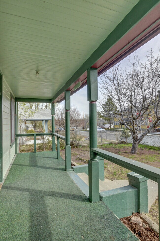 Building Photo - 114 N Willow St