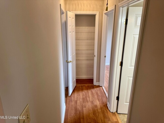 Building Photo - 8289 Clubview Dr