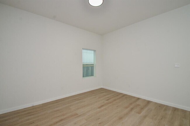 Building Photo - 405 Clearwater St