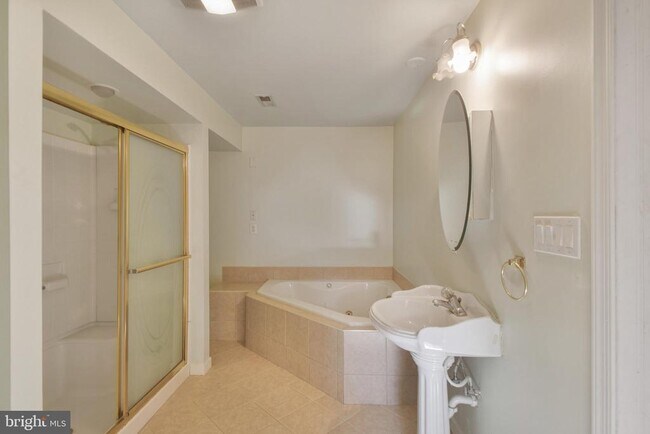 Building Photo - 15309 Lions Den Rd