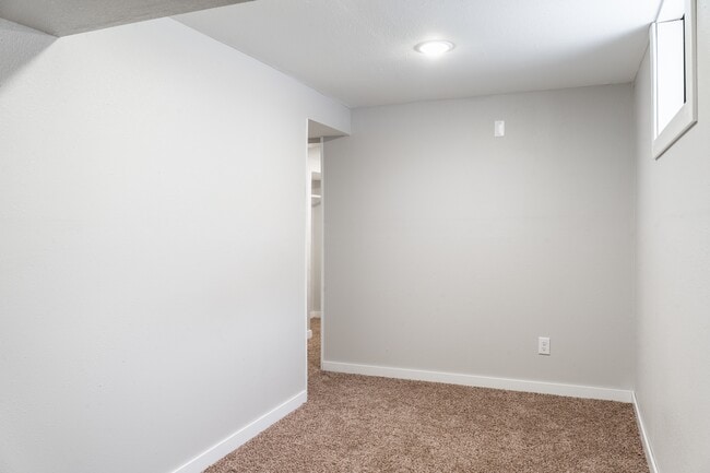 Building Photo - 712 W 22nd St