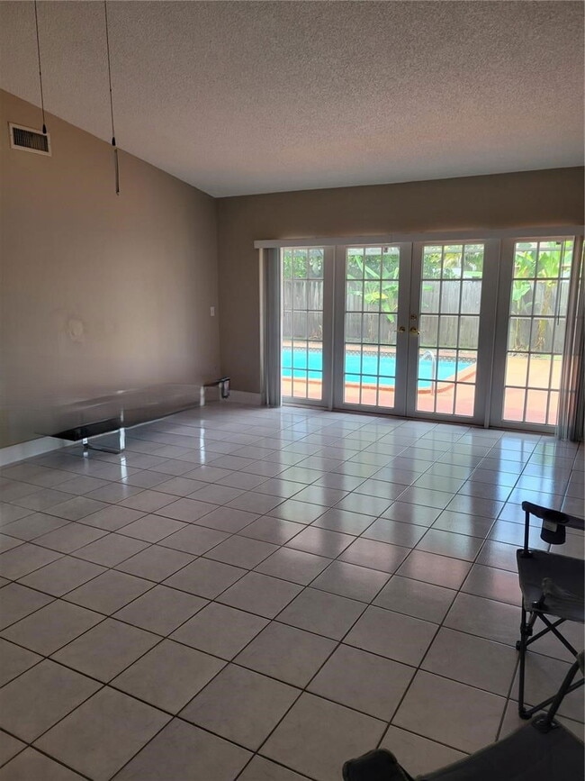 Building Photo - Southwest 45th Terrace, Miami, FL 33175 - ...