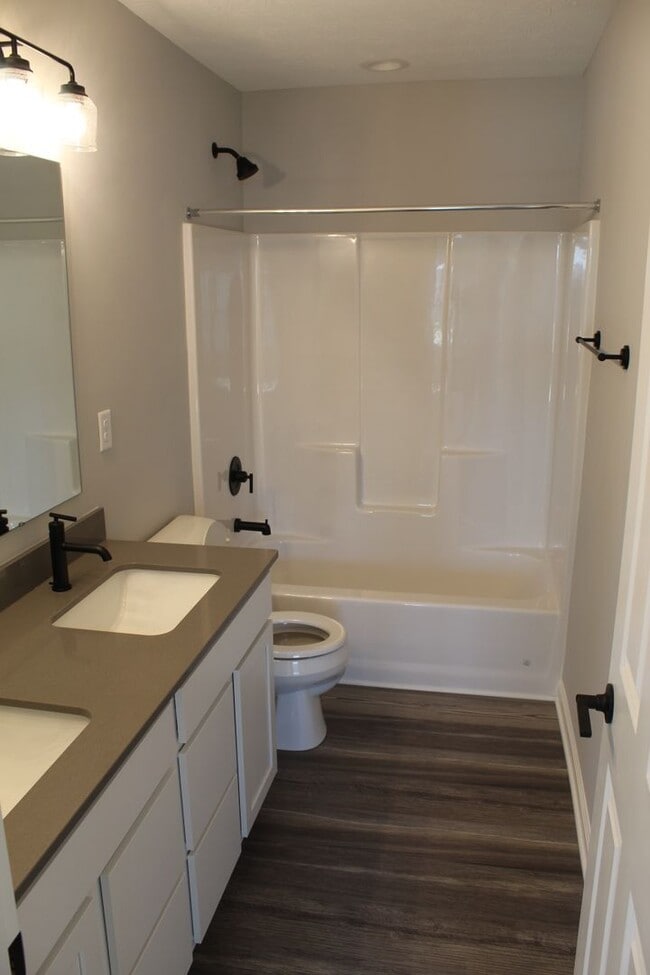 Building Photo - Move in Ready Beautiful 4 BR in Brownsburg!
